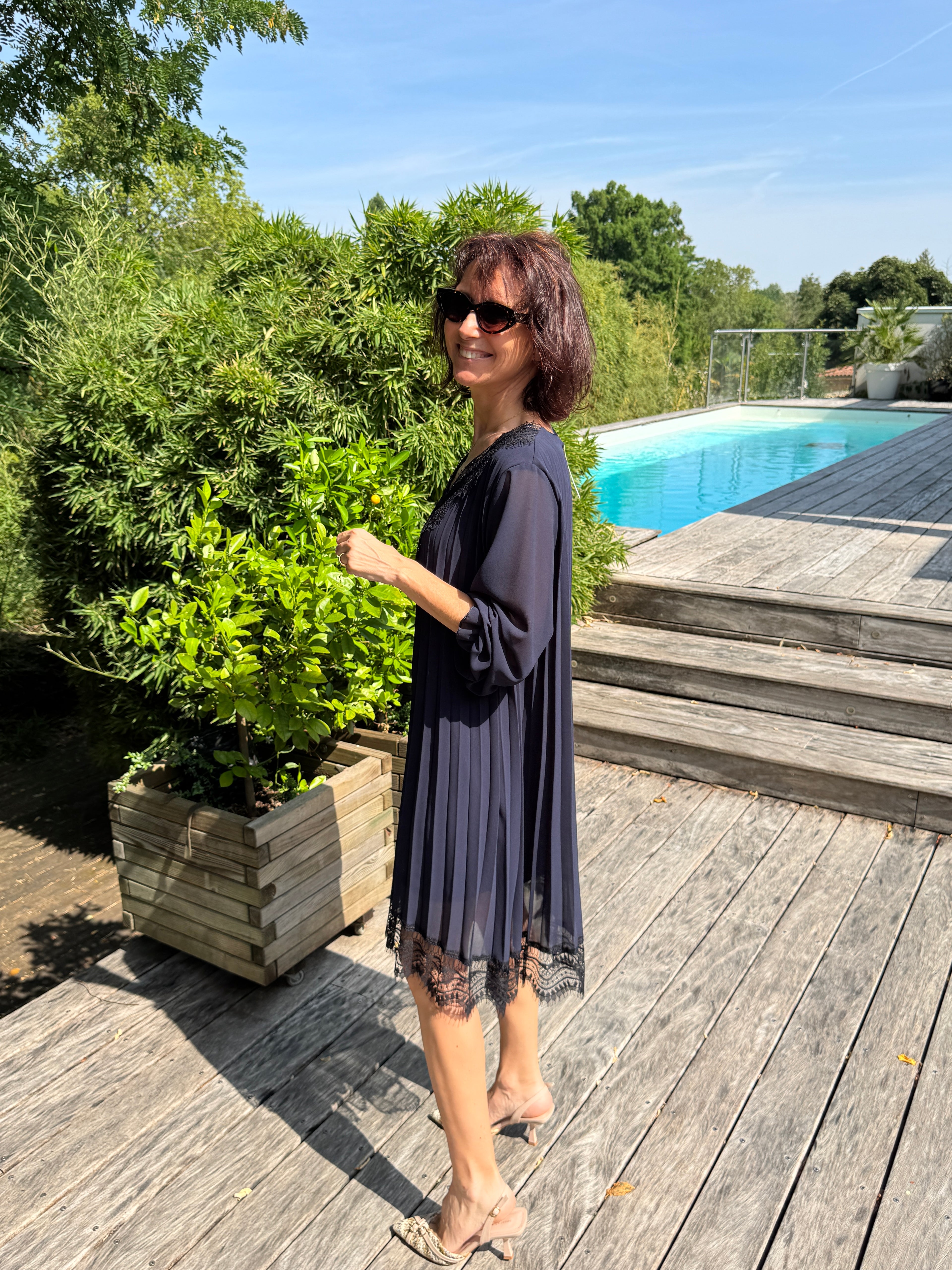 Robe Plissée Dentelle Bleu Marine