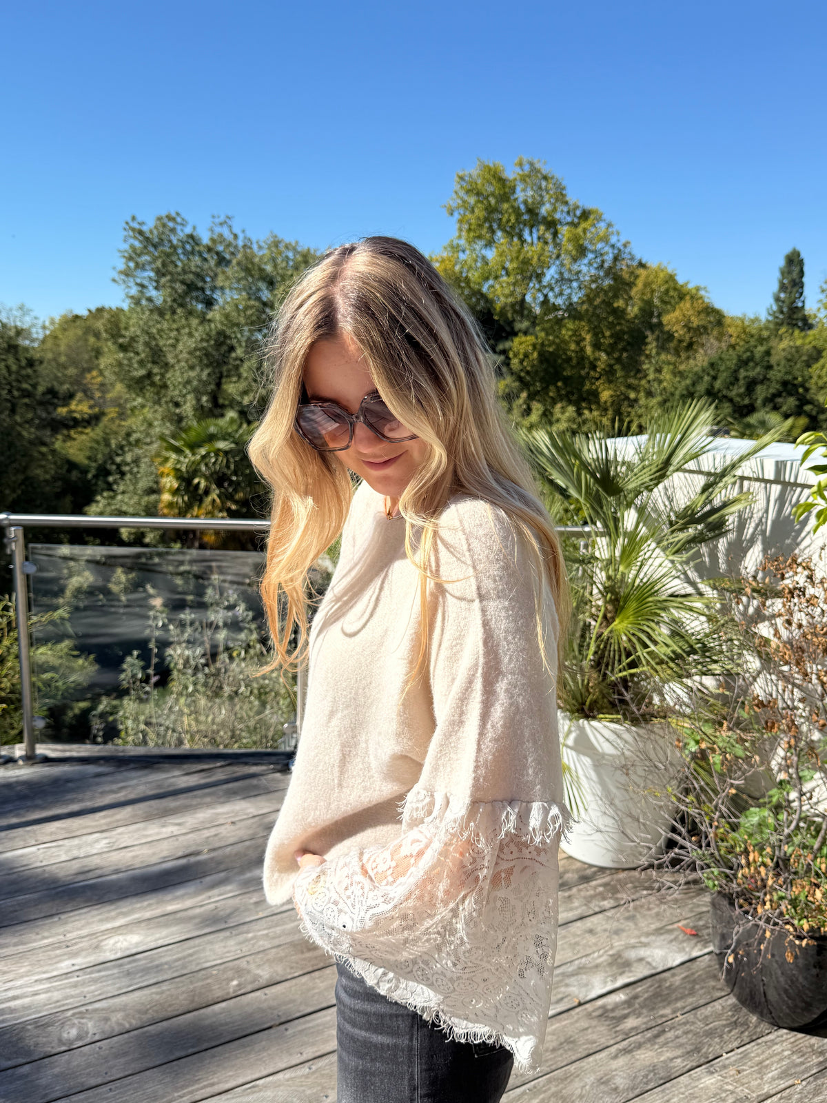 Pull manche dentelle beige