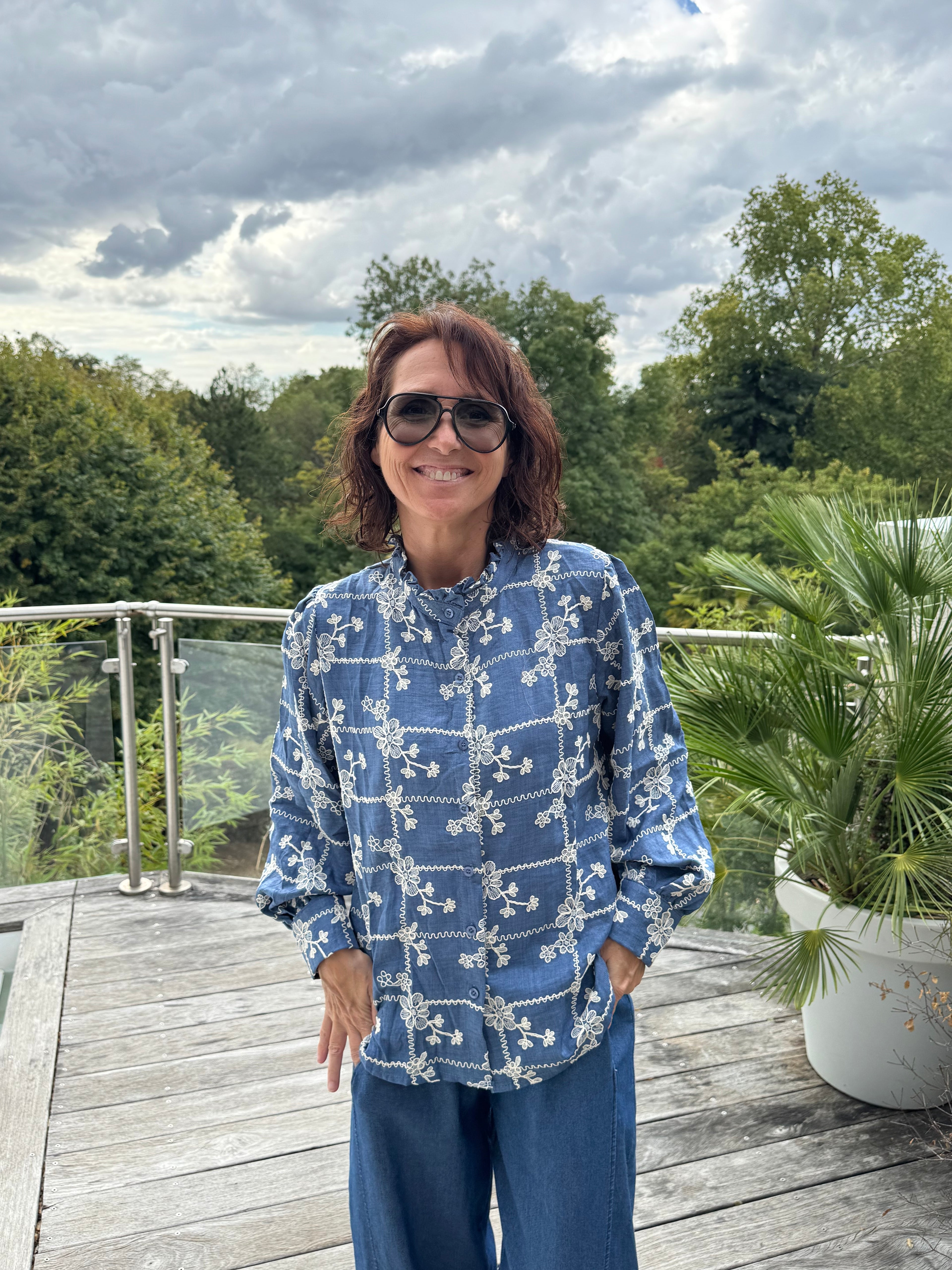 Chemise toute brodée jean
