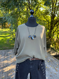 Blouse Charlotte et Sautoir Kaki