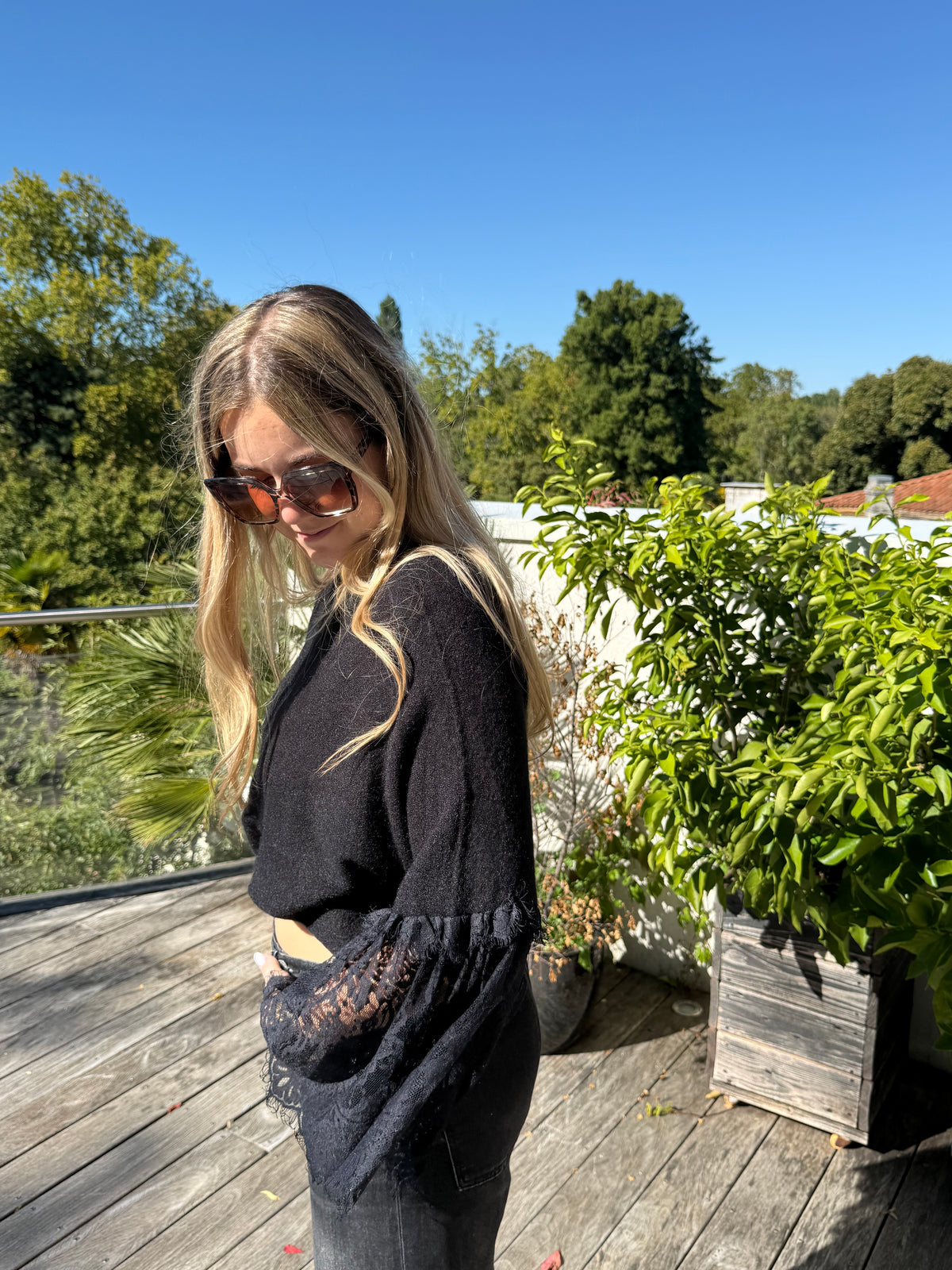 Pull manche dentelle noir