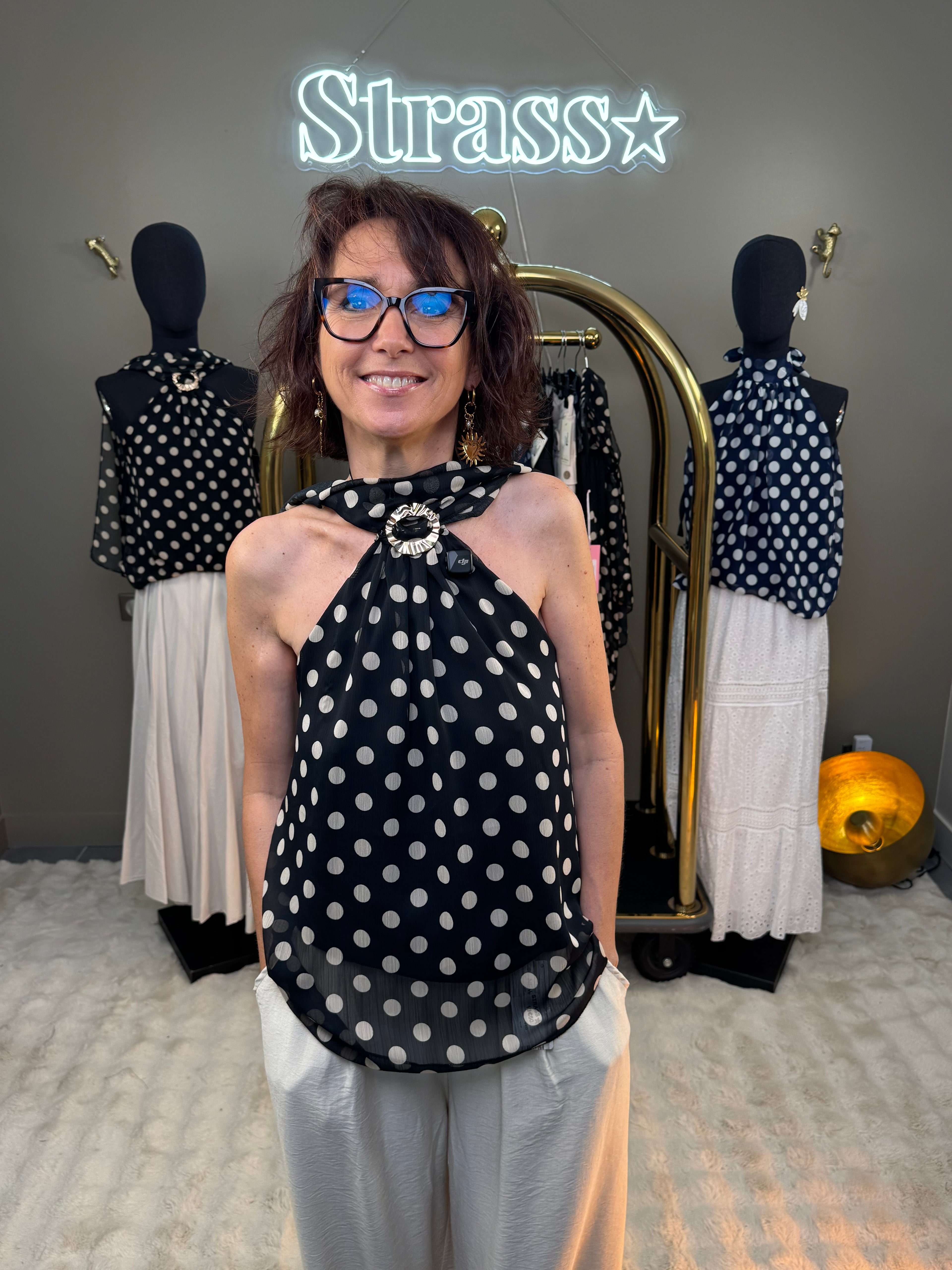 Top pois dos nu Monica