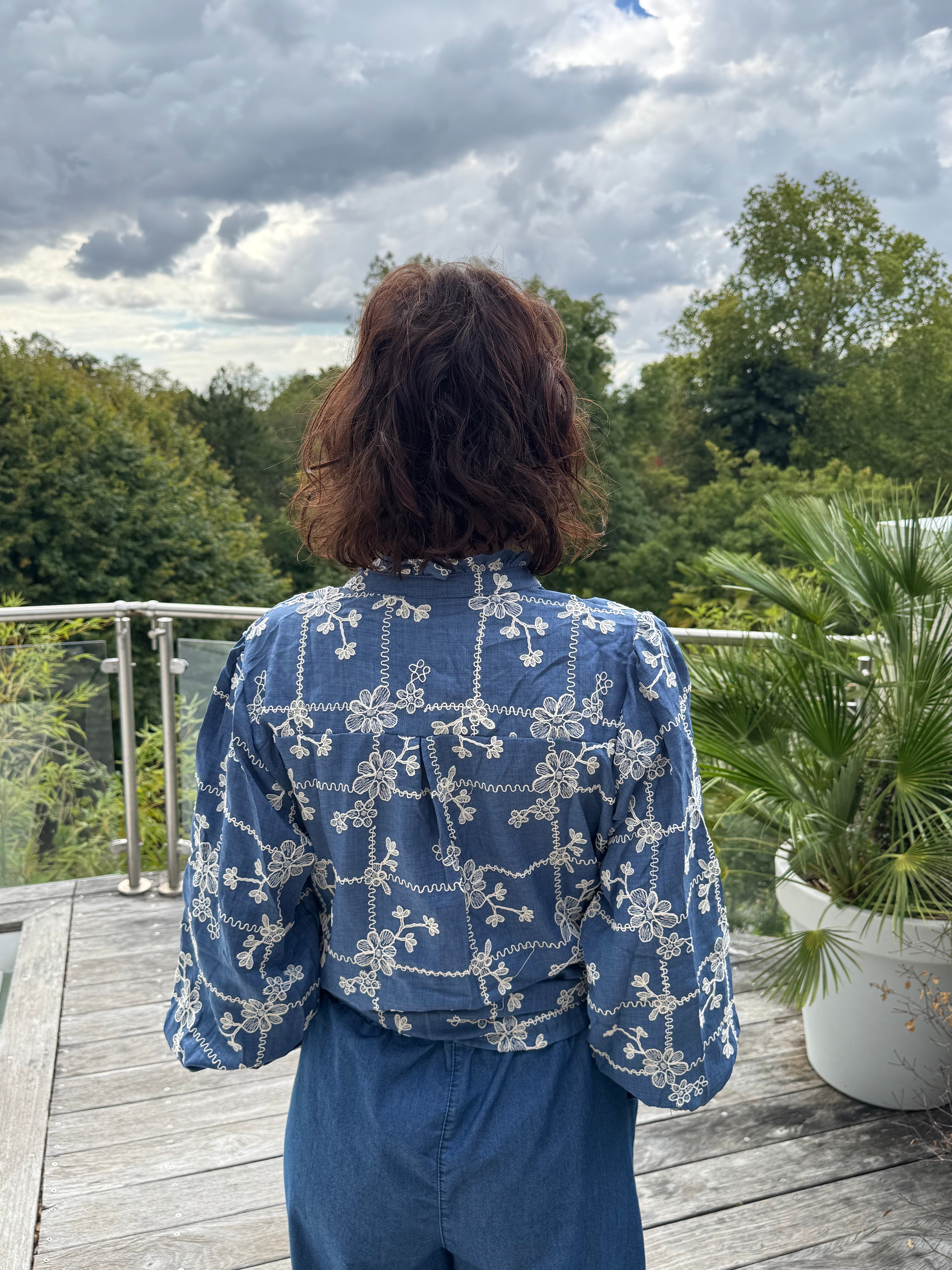 Chemise toute brodée jean