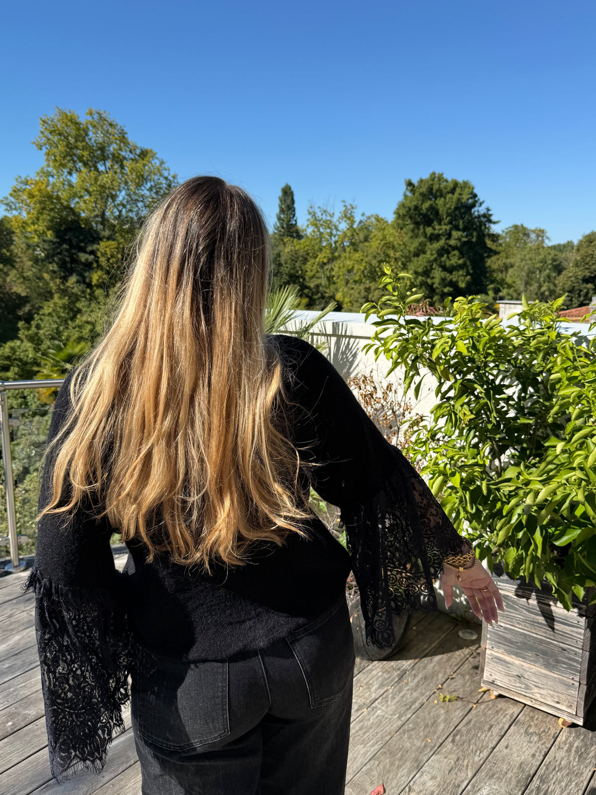 Pull manche dentelle noir