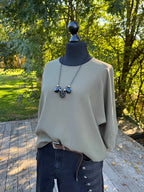 Blouse Charlotte et Sautoir Kaki