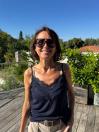 Top dentelle bleu marine