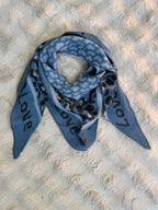 Écharpe Love Is Love Bleu Jean