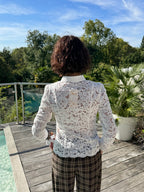 Chemise dentelle et brandebourg blanche