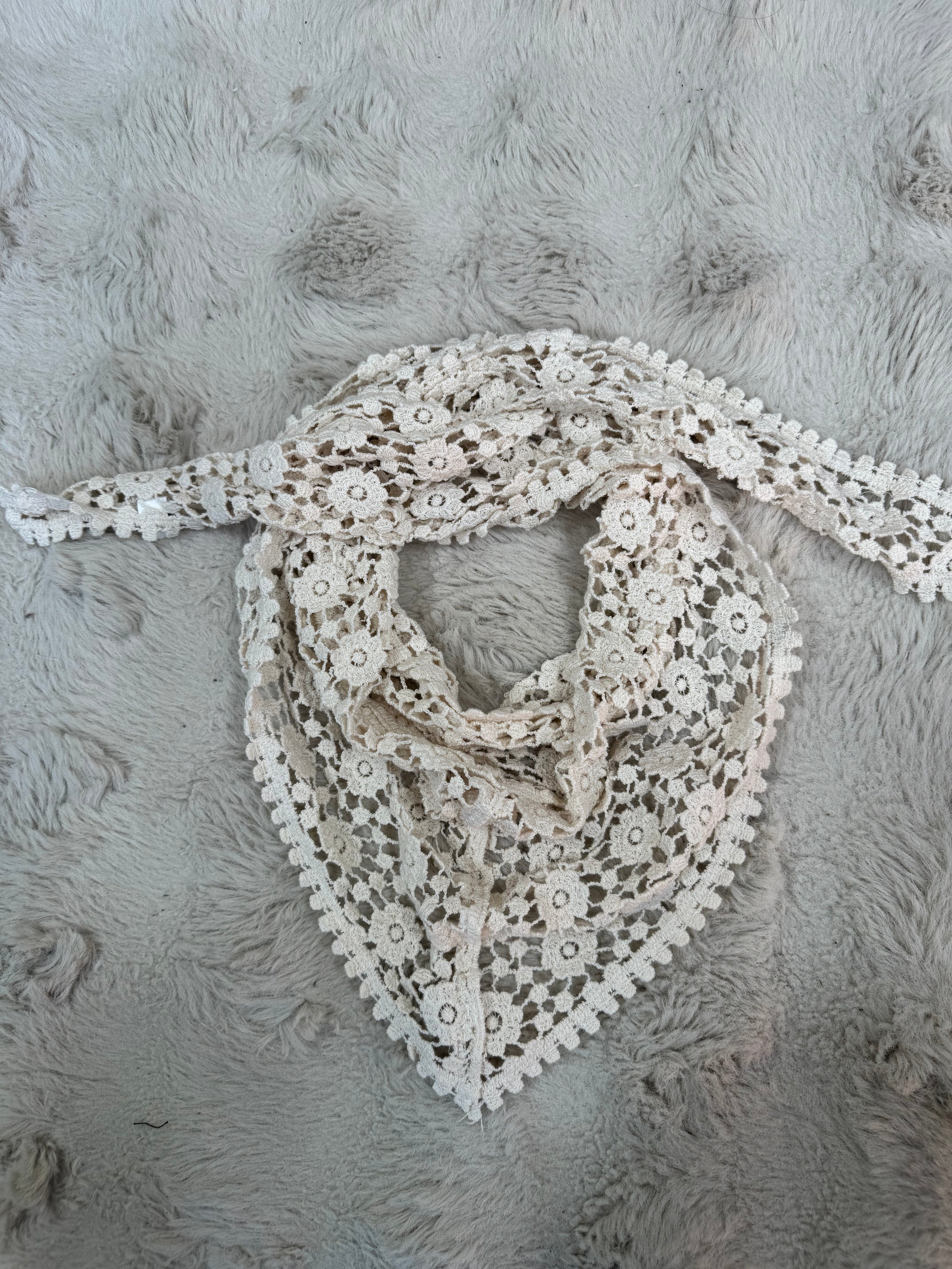 Foulard triangle dentelle 2 beige