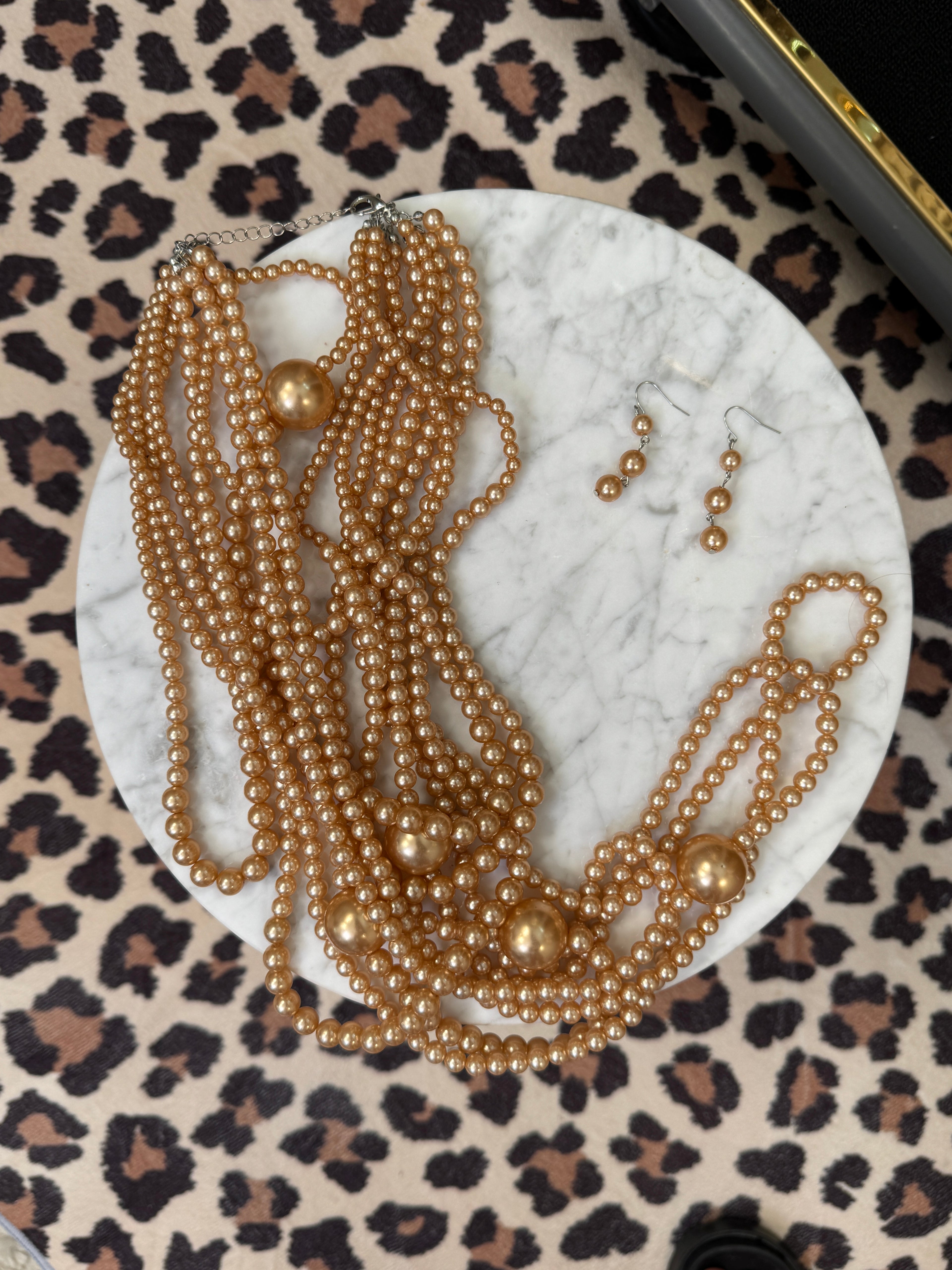 Sautoir Multi Rangs Perles et Boucles d’oreilles Camel