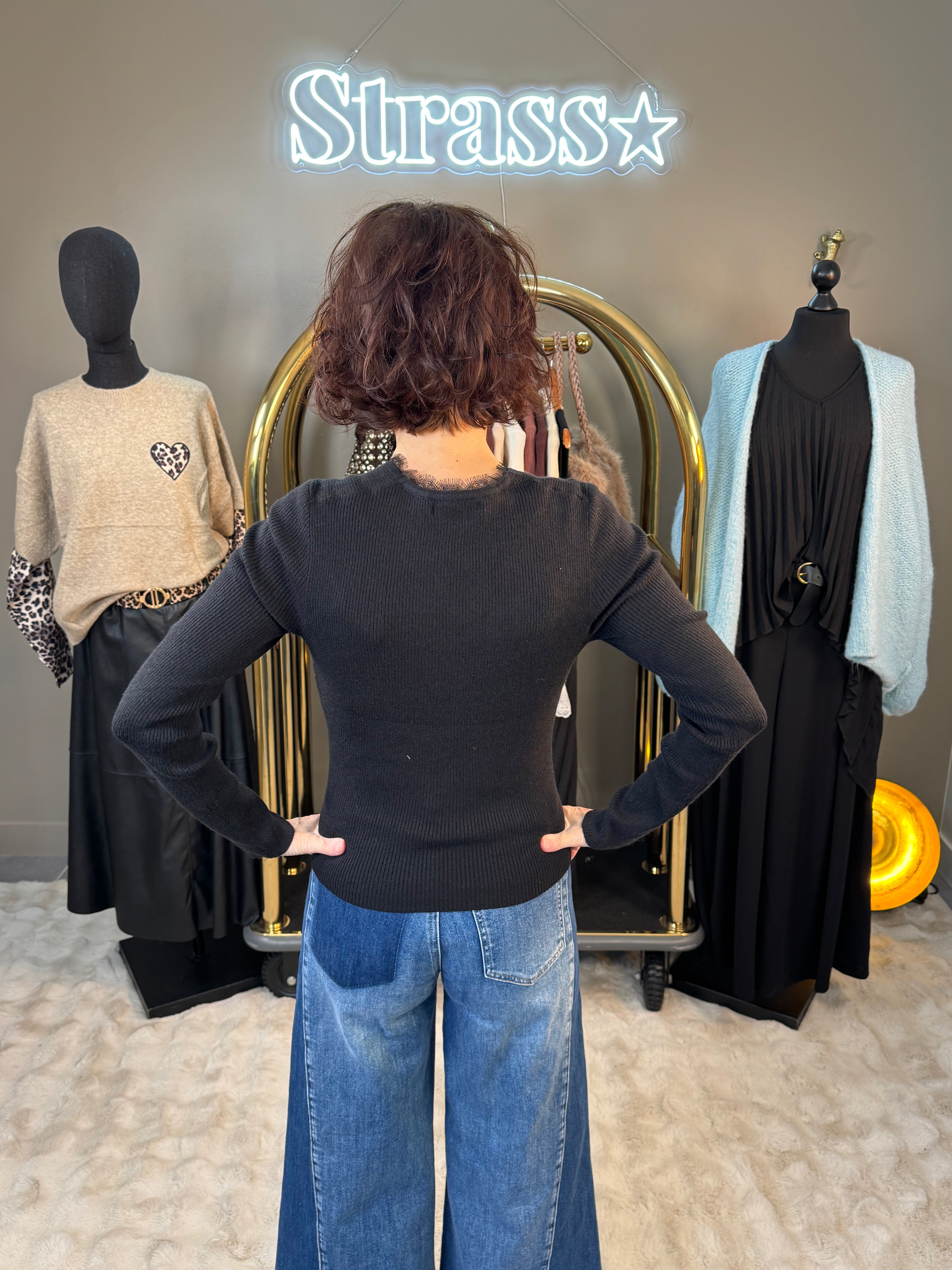 Pull Cache Coeur Chaussette Noir