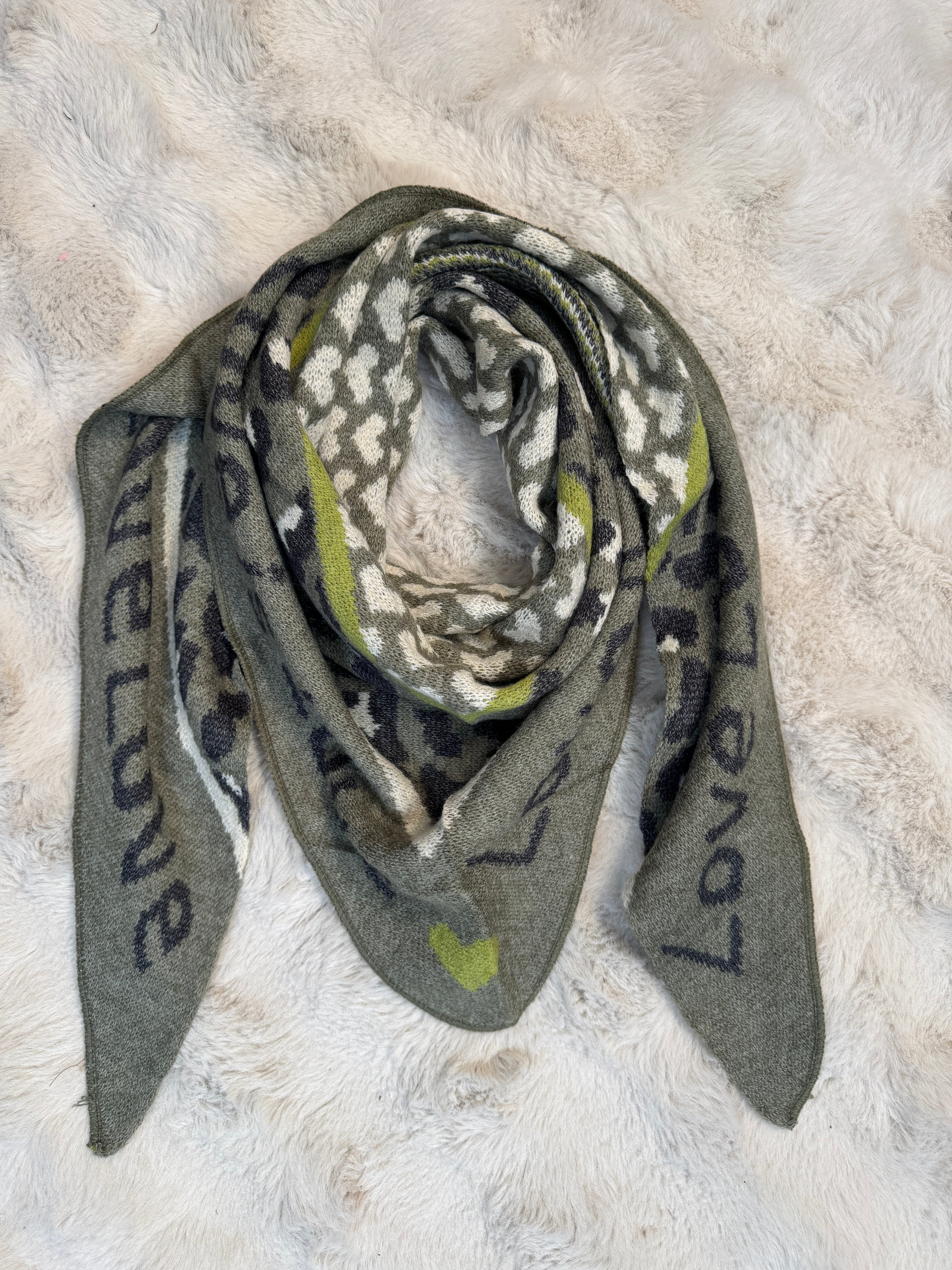 Écharpe Love Is Love Kaki