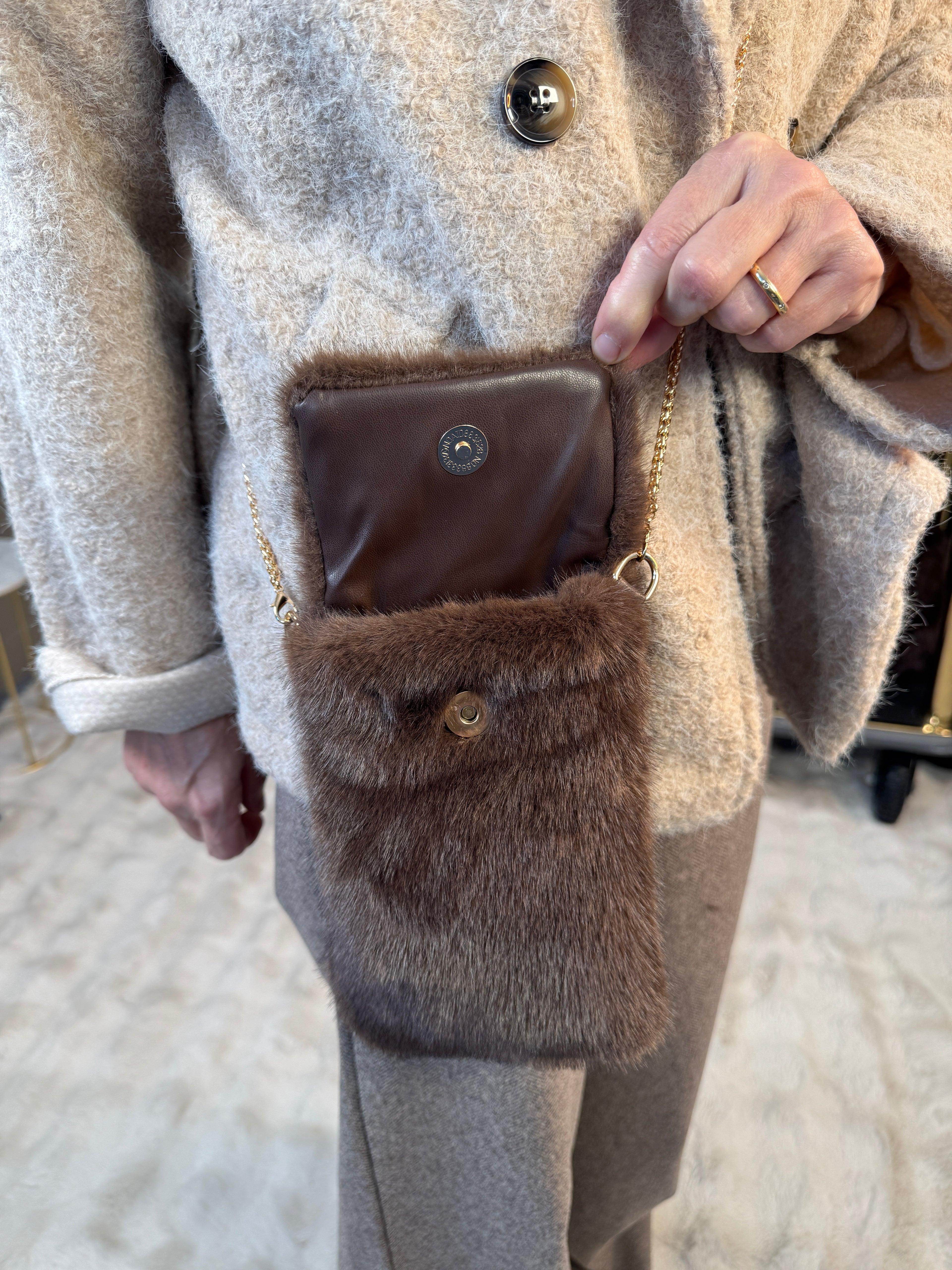 Pochette téléphone Fausse Fourrure Choco