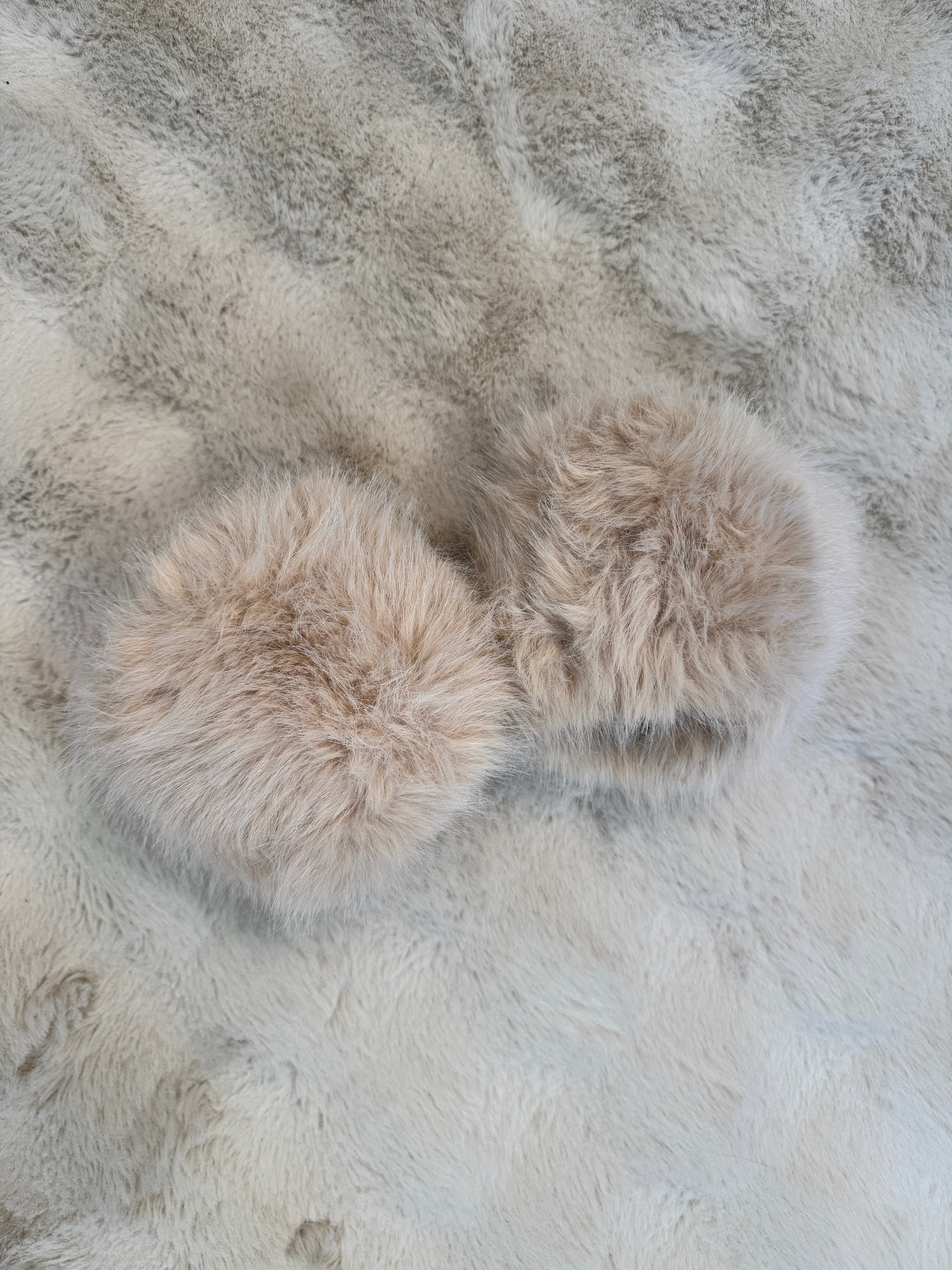 Poignets Fausse Fourrure Beige